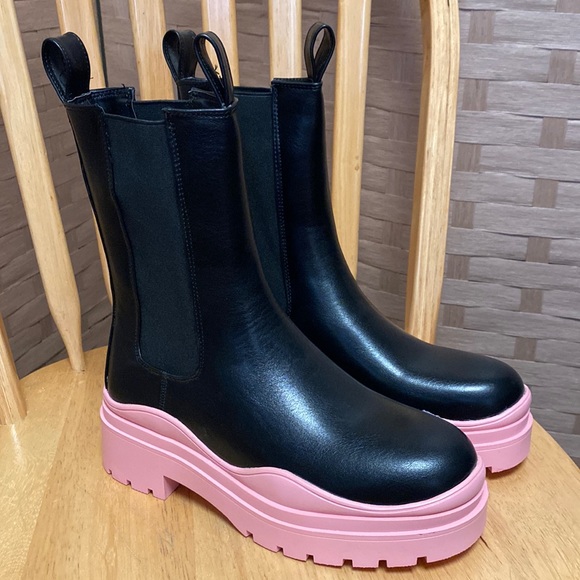 Azalea Wang Shoes - NWOB Callielives 7 Azalea Wang black pink sole chunky 2” pull on moto boots